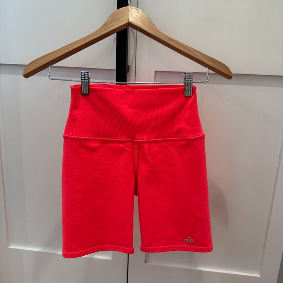 Alo Hot Pink Biker Shorts – Size XXS - Picture 2 of 6